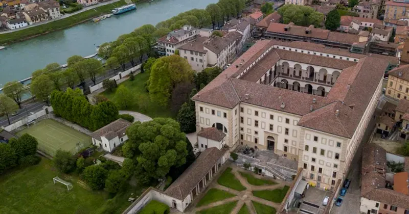 Pavia, interventi contemporanei nel verde di Palazzo per la Sapienza