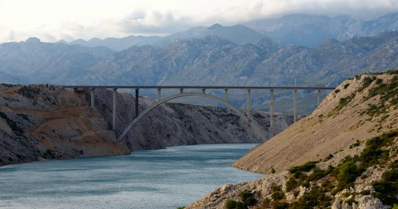 I ponti tra storia e progetto, paesaggio e città, tecniche e materiali