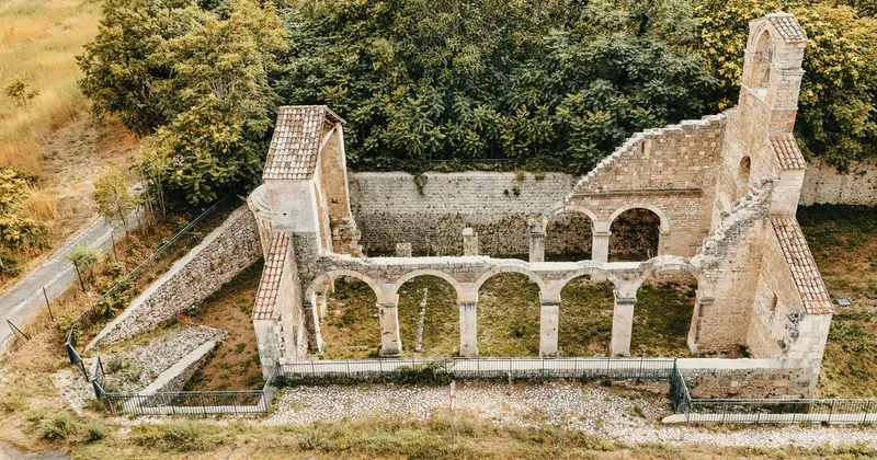 Uno spazio per teatro e concerti nella chiesa di Santa Maria di Cartignano, in Abruzzo