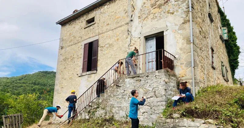 Recuperare l'ex scuola di Cassio: muri a secco e lavorazione della pietra