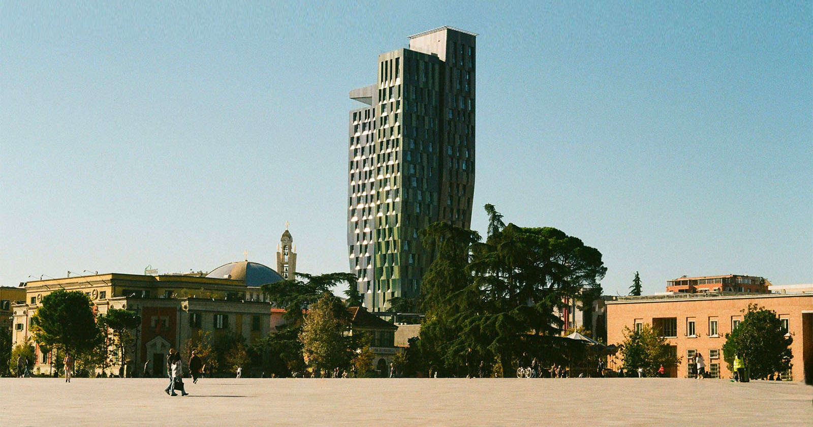 TIRANA, la città che non ti aspetti