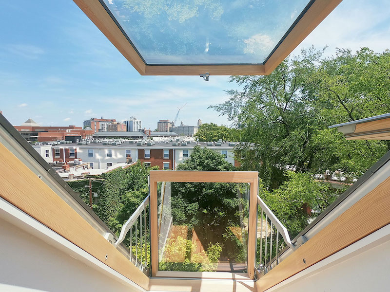 Le finestre da tetto FAKRO nel progetto residenziale di Richmond firmato dallo studio ADO Architecture Design Le finestre da tetto FAKRO nel progetto residenziale di Richmond firmato dallo studio ADO Architecture Design